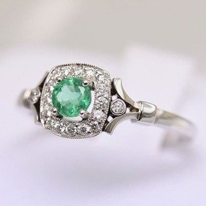 Pierścionek ze szmaragdem i brylantami ID 406