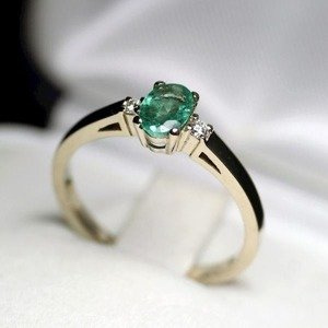 Pierścionek ze szmaragdem i brylantami ID 367