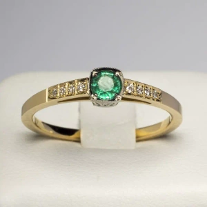 Pierścionek zaręczynowy z żółtego złota ze szmaragdem ID 477