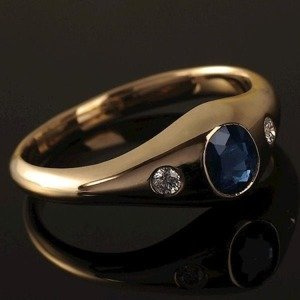 Solidny pierścionek z szafirem i brylantami. Z żółtego złota. ID 346