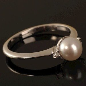 Pierścionek z perłą i brylantami ID 350