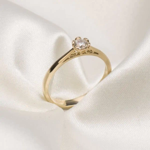 Pierścionek zaręczynowy z żółtego złota z brylantem ID 453