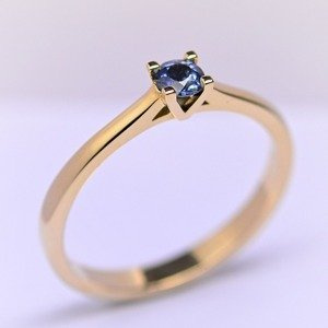 Lekki pierścionek zaręczynowy ze złota żółtego. Szafir 0,25 ct .  ID 389